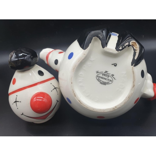 953 - A group of 4 highly collectable teapots. It includes:                                               ... 