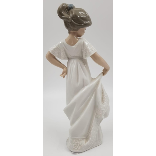 463 - Nao by Lladro Porcelain Figure. How Pretty! 22cm tall