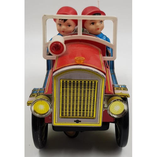 436 - Vintage Fire Chief Truck. Chef de Pompiers. As new, in original box. 26cm