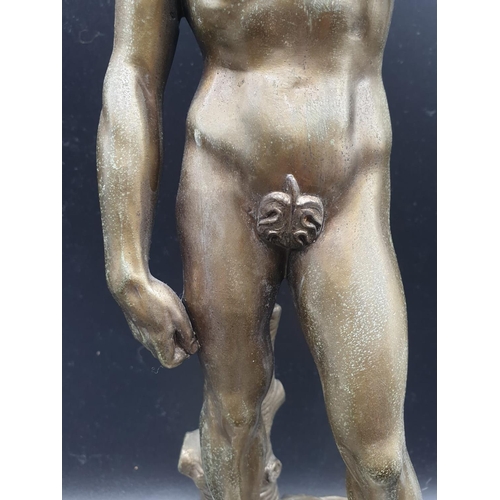 998 - A Statue of Michelangelo's David in Brass on a Marble Base 40cms Tall 3.6kg