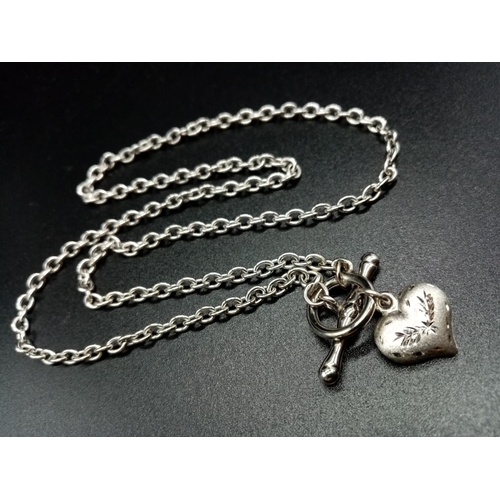 578 - 9ct white gold chain and heart pendant. Weighs 5g and aprox 45cm long.