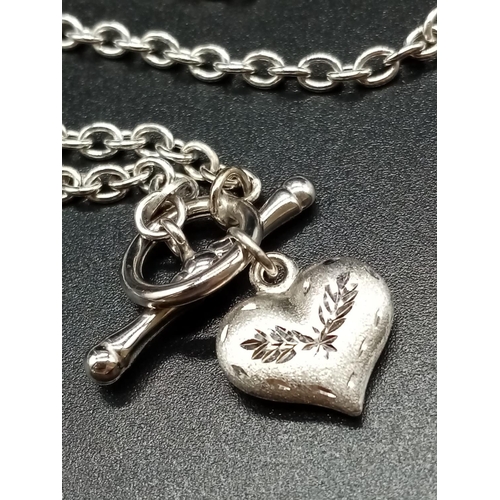 578 - 9ct white gold chain and heart pendant. Weighs 5g and aprox 45cm long.