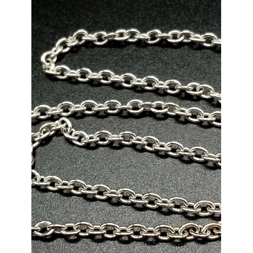 578 - 9ct white gold chain and heart pendant. Weighs 5g and aprox 45cm long.