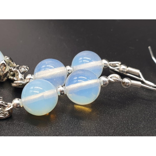 600 - A moonstone necklace, bracelet and earrings set in a presentation box.          
Necklace length: 50... 