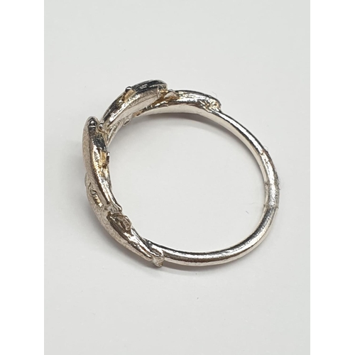 820 - Alex Monroe silver shoal of fish ring. Size L1/2 and weighs 2g.