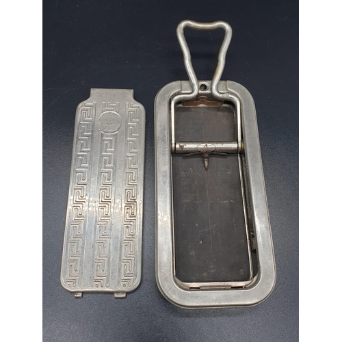 831 - A 1920s Rolls Razor Blade Sharpening Kit. Made in England. 15cm