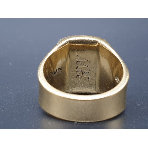 184 - An 18 carat (fully hallmarked) gents ring with a medieval style coat of arms and the inscription: CR... 