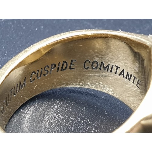 184 - An 18 carat (fully hallmarked) gents ring with a medieval style coat of arms and the inscription: CR... 