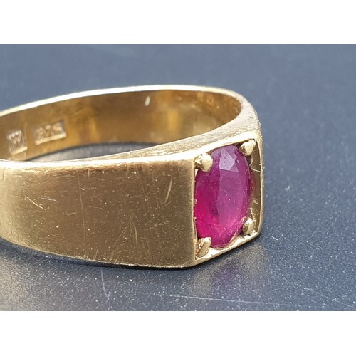 287 - A 22 carat yellow gold cygnet ring with red stone (untested). Ring size: R.