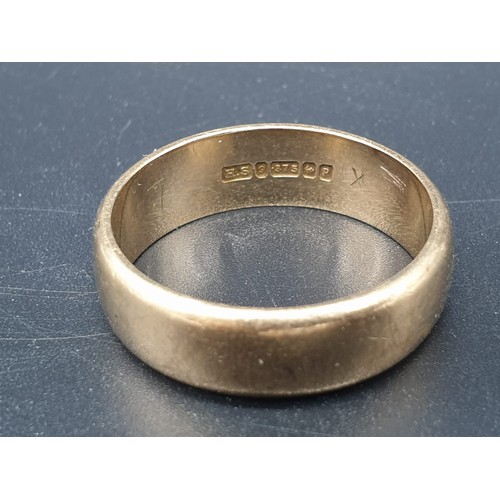 154 - A 9 carat, hallmarked, yellow gold, wedding ring. Ring size; Y, weight: 8g.