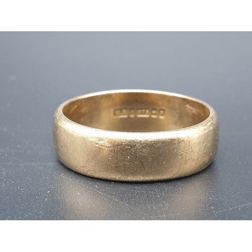 154 - A 9 carat, hallmarked, yellow gold, wedding ring. Ring size; Y, weight: 8g.