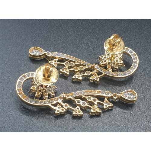 161 - A fabulous 18 carat gold and diamonds pair of earrings. Earrings length: 4cm. Total weight: 10g.