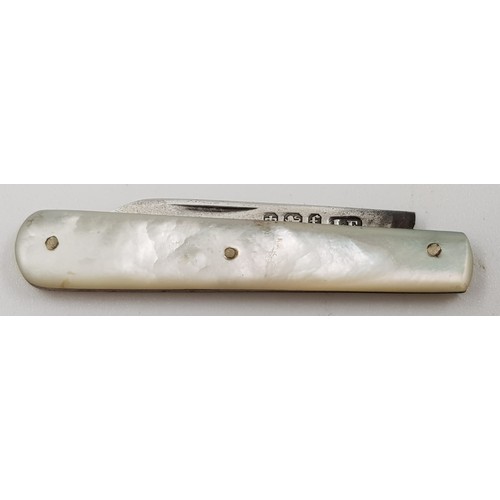 420 - Vintage Silver Fruit Knife with Mother of Pearl Handle.
8cm. 8g