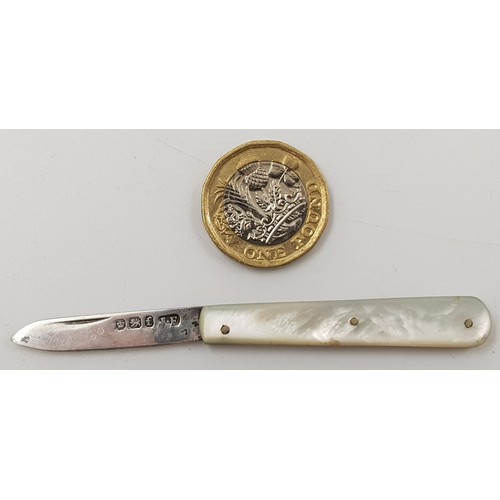 420 - Vintage Silver Fruit Knife with Mother of Pearl Handle.
8cm. 8g