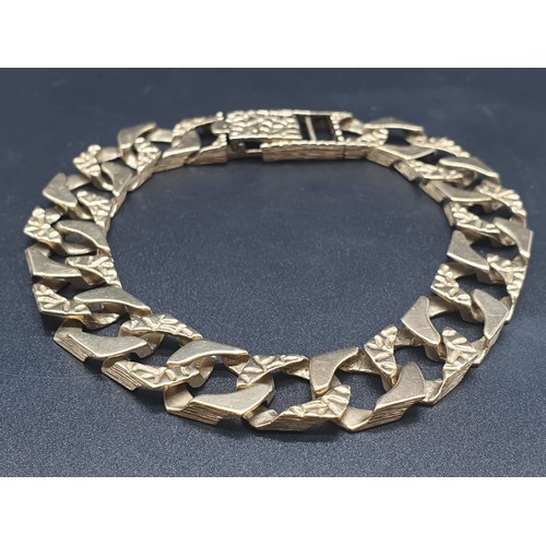175 - A gents, 9 carat, bracelet consisting of alternating smooth and stone wall effect links. Total lengt... 