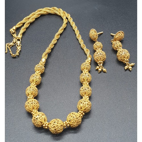 83 - A beautiful, 22 carat yellow gold, Indian style, necklace and earrings set. Necklace length: 45 cm, ... 