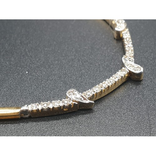 90 - A very elegant gold (18 carat) and diamond necklace. Total weight of diamonds: 4 carats. Length of n... 