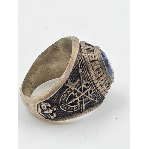 411 - Vietnam War Era US Special Forces White Metal Class Ring. Size UK T.5 US 10.