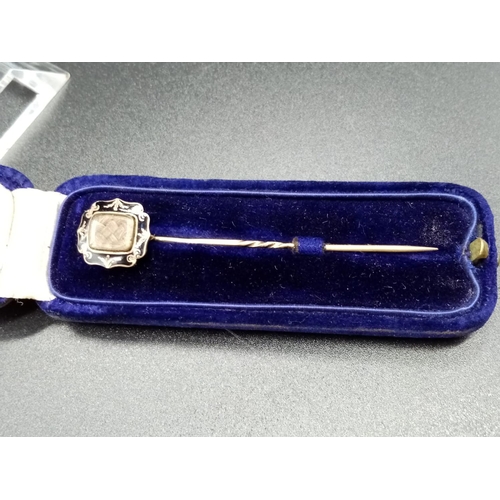 828 - Memorial HAIRPIN with enamel decoration in original  box.  2.2g   6cm long.