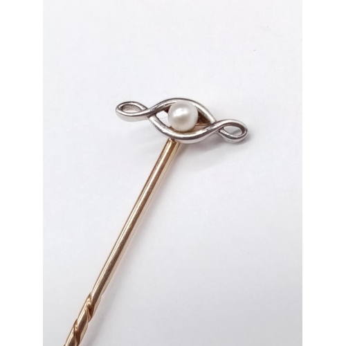 846 - Art Nouveau STICK PIN with a pearl head.  1.2g   5.5cm.