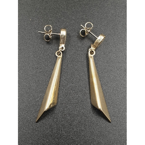 819 - Pair of 9ct Gold Drop EARRINGS.  3.2g    Drop 4.0cm