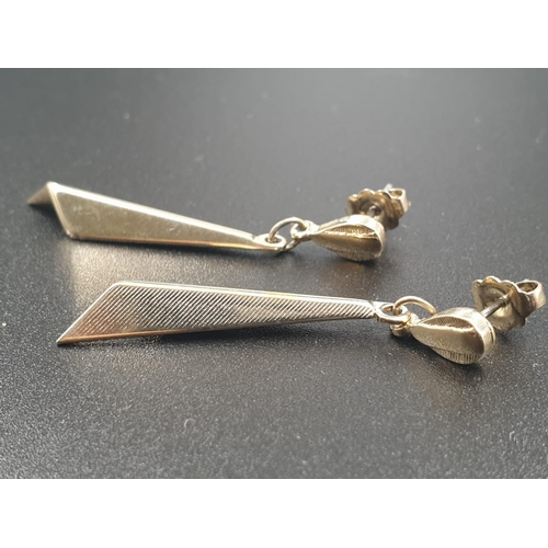 819 - Pair of 9ct Gold Drop EARRINGS.  3.2g    Drop 4.0cm