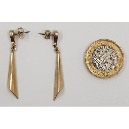 819 - Pair of 9ct Gold Drop EARRINGS.  3.2g    Drop 4.0cm