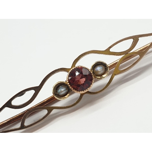 867 - Vintage 9ct Yellow Gold BROOCH with a Red Spinel stone centre and seed Pearl decoration.  (one seed ... 