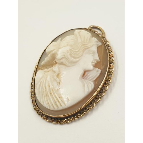 881 - Vintage 9ct Yellow Gold.  Cameo PENDANT.  7.1g  38 x 30 mm