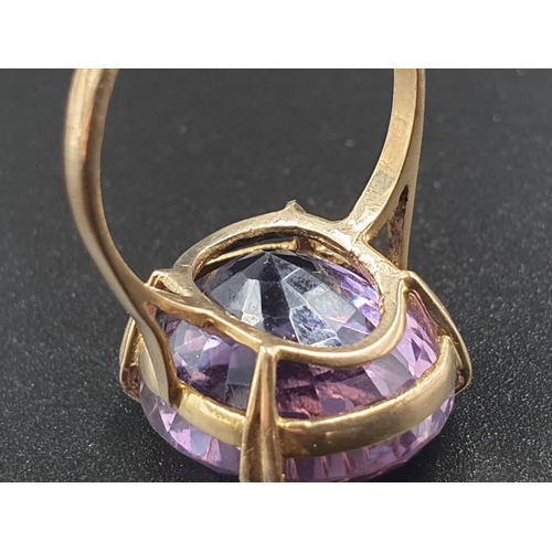 319 - 9ct yellow gold large amethyst ring, weight 6g and size P1/2