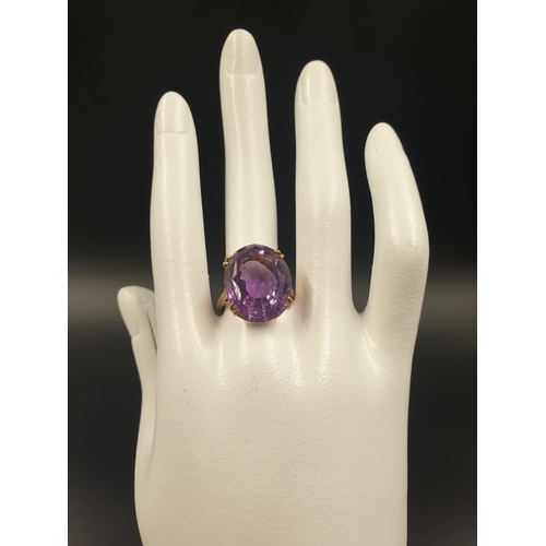 319 - 9ct yellow gold large amethyst ring, weight 6g and size P1/2