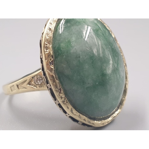 367 - Large jade vintage ring set in 14ct yellow gold, weight 7.5g and size O