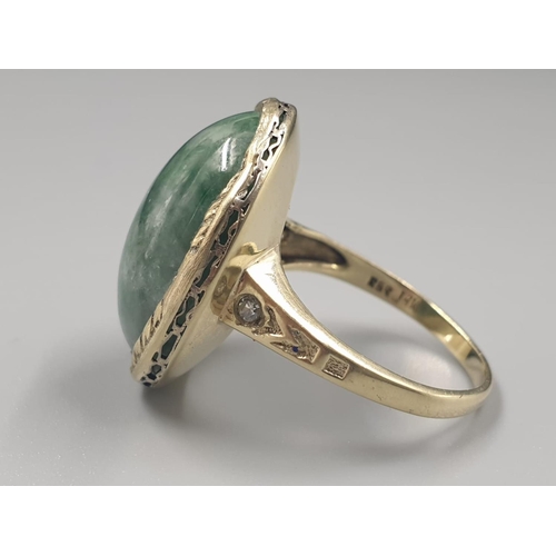 367 - Large jade vintage ring set in 14ct yellow gold, weight 7.5g and size O