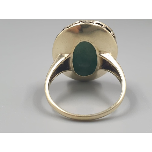 367 - Large jade vintage ring set in 14ct yellow gold, weight 7.5g and size O