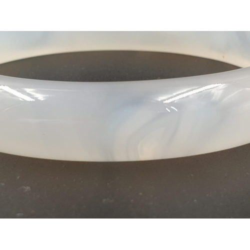 497 - White colour jade bangle weight 46g and 6.5cm inner diameter