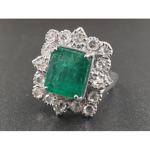 138 - AN 18CT WHITE GOLD RING SET WITH A LARGE EMERALD CUT NATURAL EMERERALD CENTRE STONE AND 16 ROSE CUT ... 