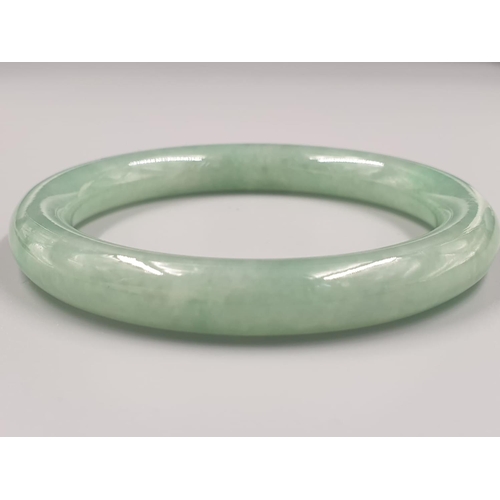 172 - Light green jade bangle weight 41g and 5.5cm diameter inner width