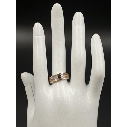 369 - 9CT YELLOW GOLD CZ SET BAND RING CARTIER STYLE, WEIGHT 3.1G SIZE M