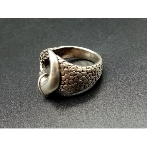 352 - Celtic silver ring, weight 11g and size S