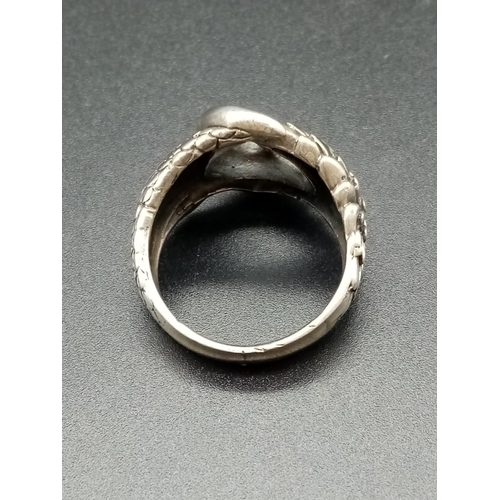 352 - Celtic silver ring, weight 11g and size S