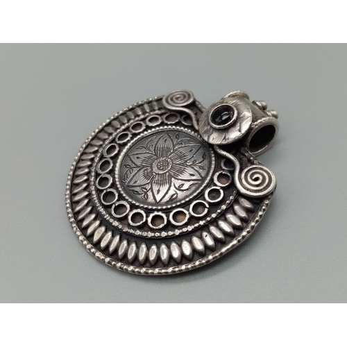 380 - Silver Oriental large pendant, weight 25.37g and 5cm wide