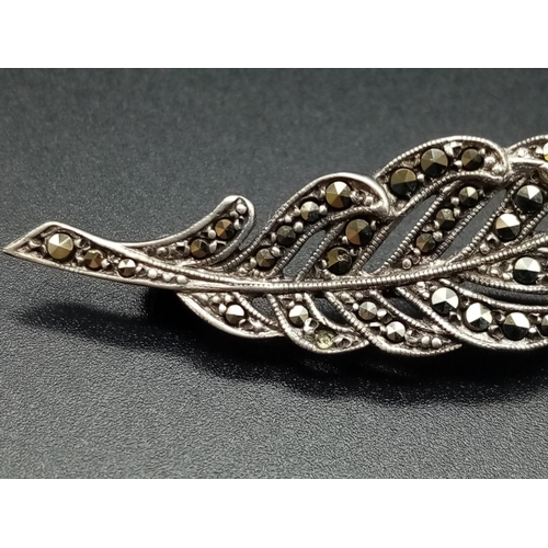 539 - Victorian silver macasite leaf brooch, weight 6g and 5.5cm wide