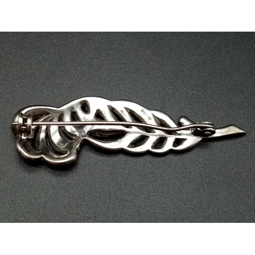 539 - Victorian silver macasite leaf brooch, weight 6g and 5.5cm wide