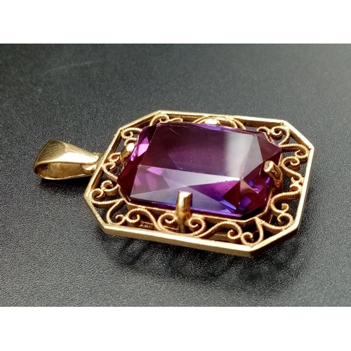 628 - Large Alexandrite pendant in 9ct yellow gold, weight 10g and 4cm drop