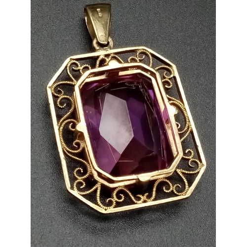 628 - Large Alexandrite pendant in 9ct yellow gold, weight 10g and 4cm drop