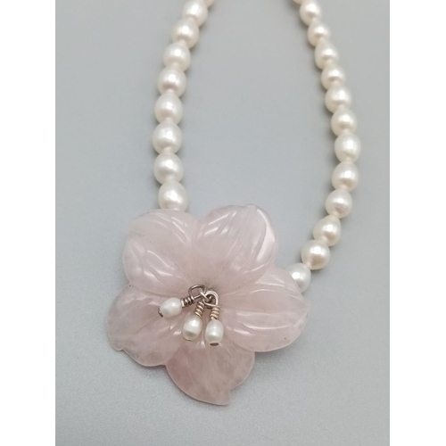 663 - Rose quartz pendant on pearl necklace and silver clasp. weight 21g 22cm long