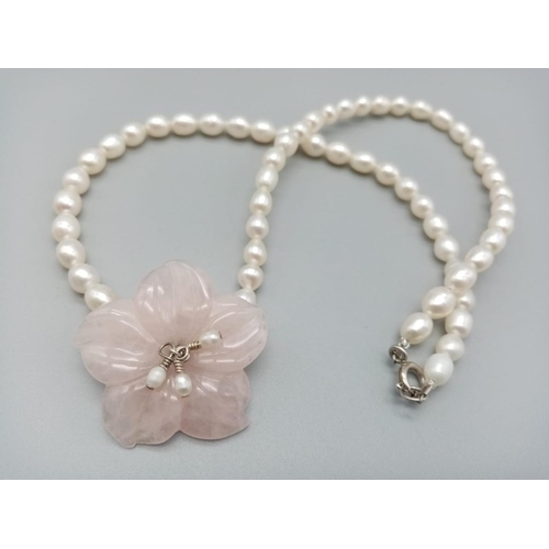 663 - Rose quartz pendant on pearl necklace and silver clasp. weight 21g 22cm long