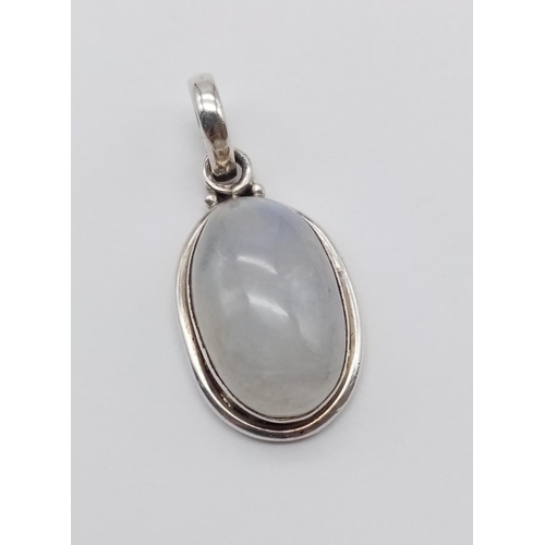 782 - Moonstone silver pendant weight 8g and 3.5cm drop approx