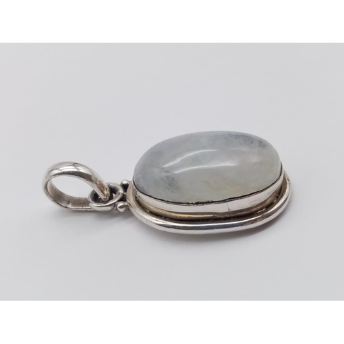 782 - Moonstone silver pendant weight 8g and 3.5cm drop approx