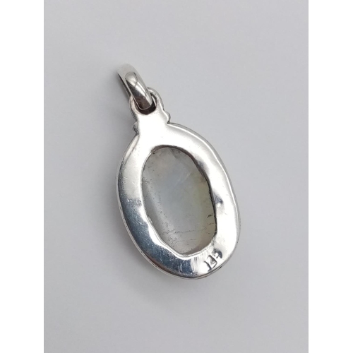 782 - Moonstone silver pendant weight 8g and 3.5cm drop approx